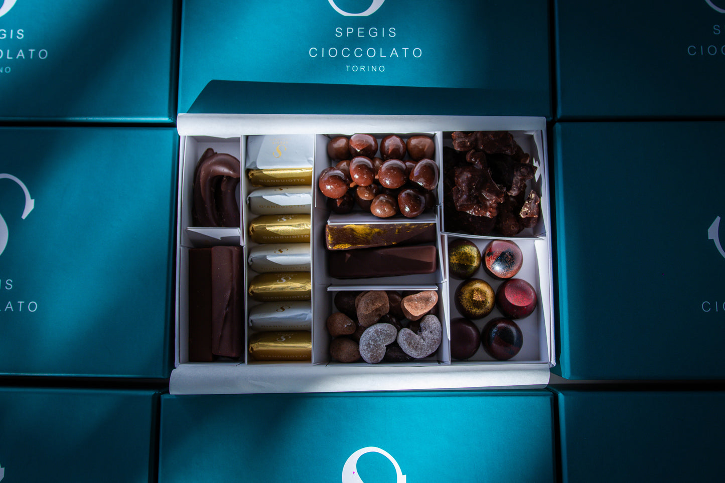 CONFEZIONE REGALO PRALINERIA 420GR