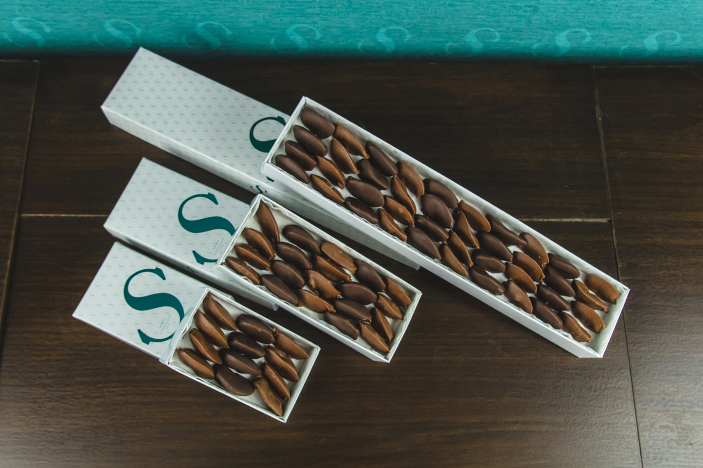 CONFEZIONE DI GIANDUJOTTI ESTRUSI A MANO