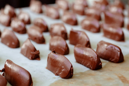 CONFEZIONE DI GIANDUJOTTI ESTRUSI A MANO